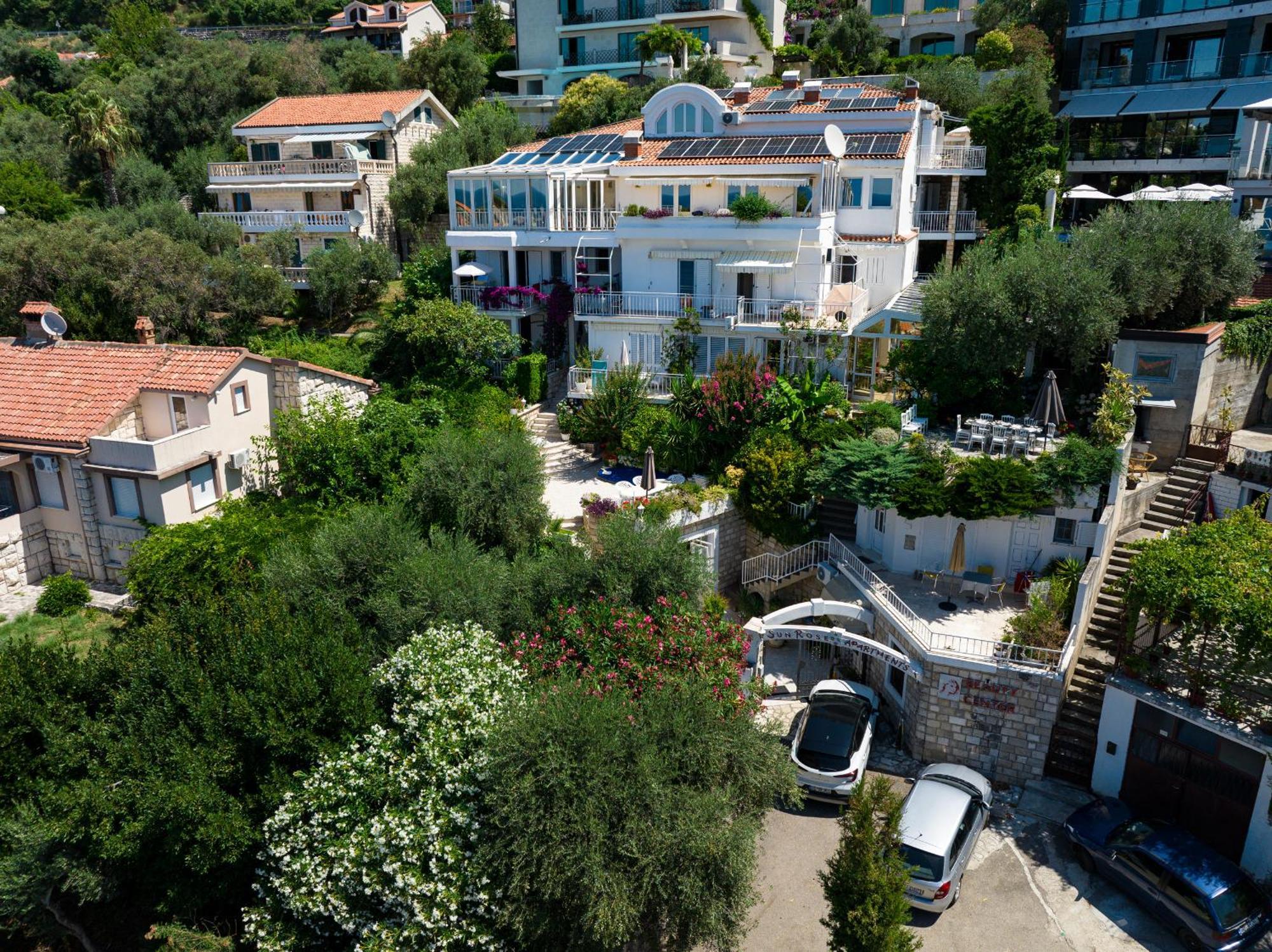 Sun Rose Apartments Sveti Stefan Exteriér fotografie
