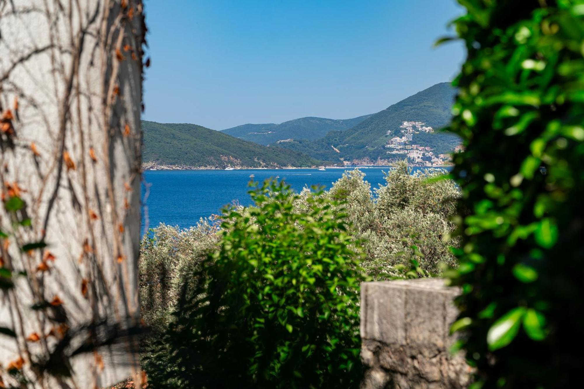 Sun Rose Apartments Sveti Stefan Pokoj fotografie